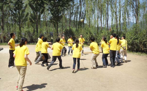 拓展训练项目动感颠球