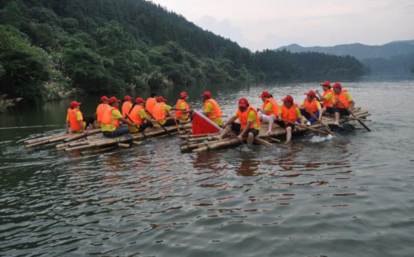 野外拓展项目扎伐泅渡