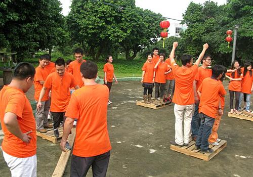 拓展训练项目鳄鱼潭