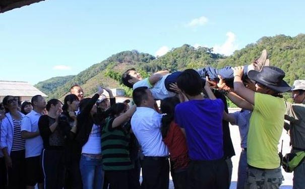 拓展训练项目潮起潮落