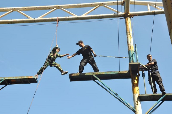 “心里感冒”，户外拓展培训为您解决