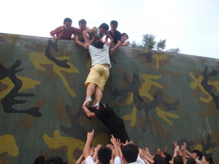 户外拓展项目毕业墙