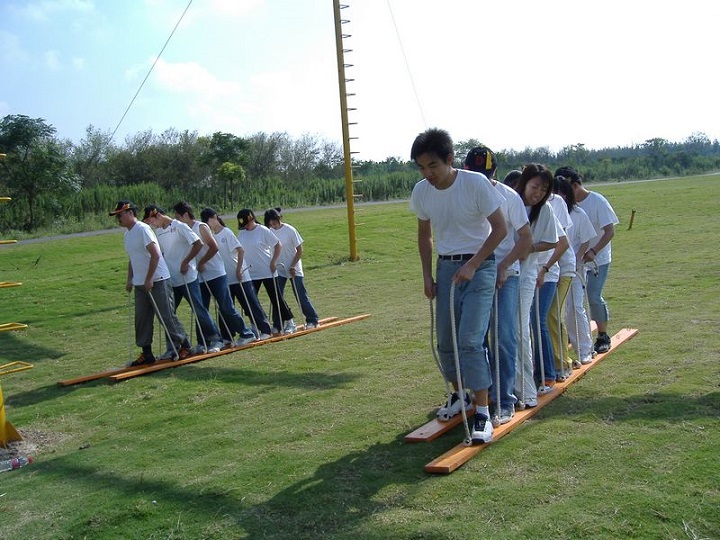 户外拓展对大学生至关重要_广州户外拓展