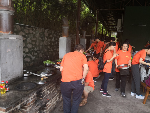 广州户外拓展感受现代社会挑战